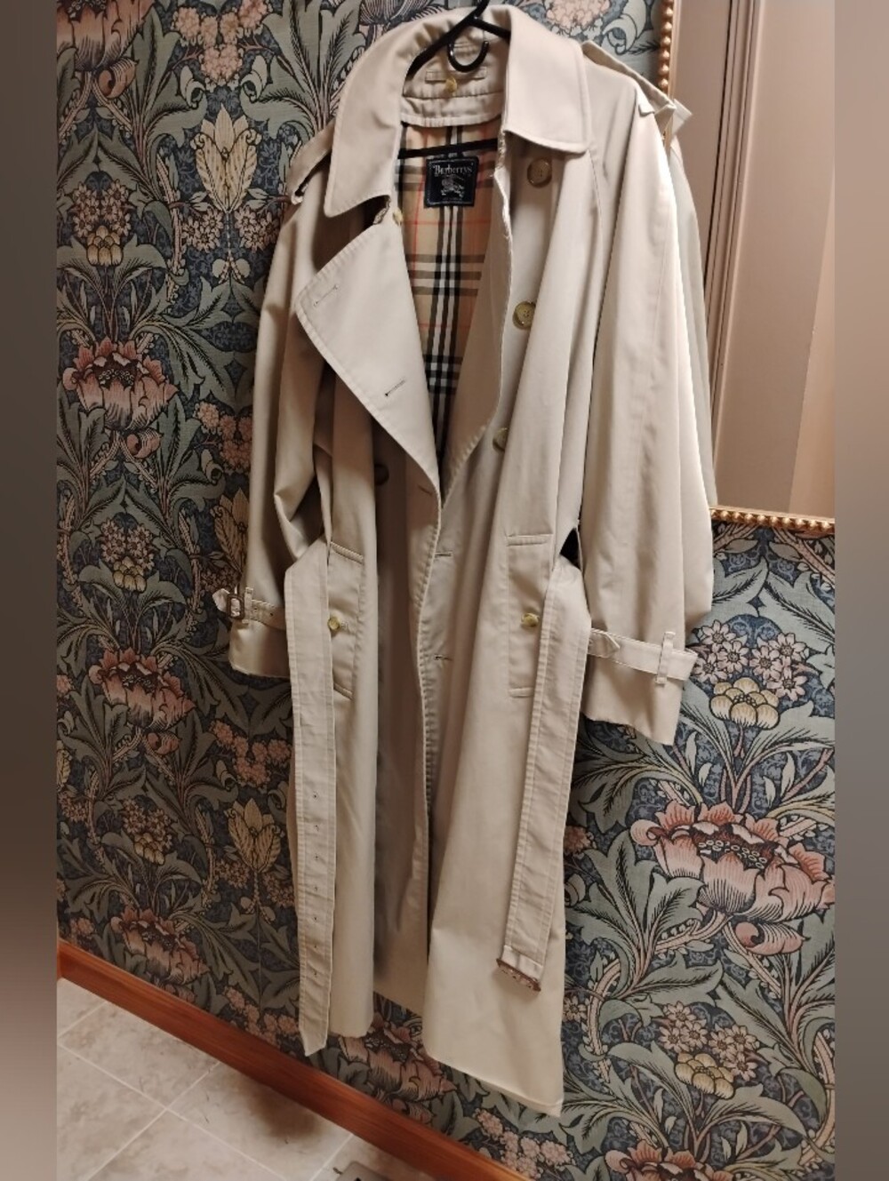 Vintage Burberry Classic Trench Coat with Plaid Lining